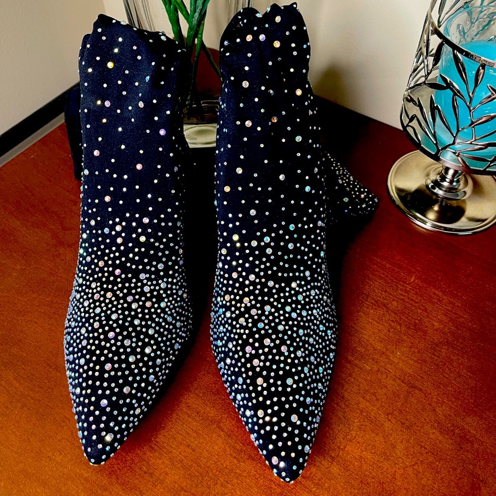 Black rim stones studded boots
